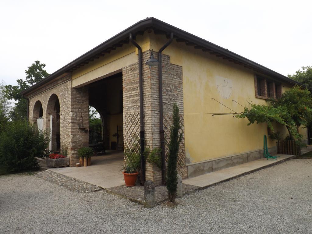 B&B Ai Tre Confini Monzambano Exterior photo